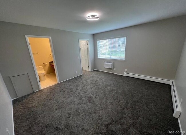 Building Photo - 2445 Torquay Ave