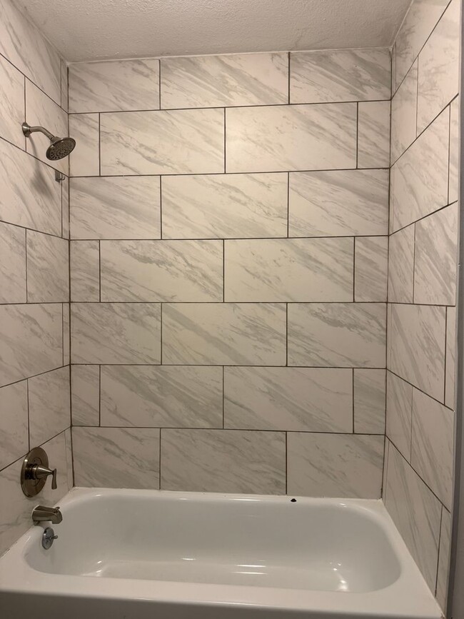 Building Photo - 1412 Carousel Rd