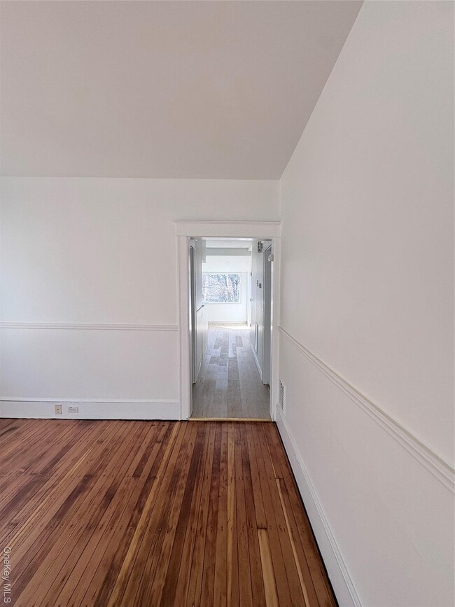 Building Photo - 23 May St