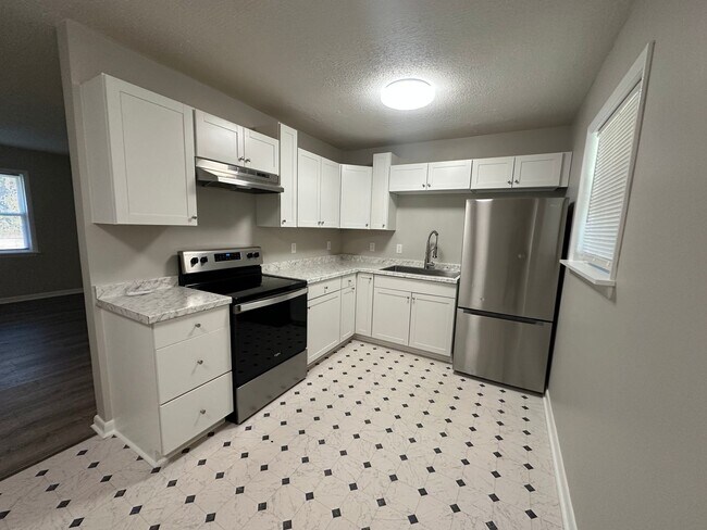 Building Photo - 811 Allen St