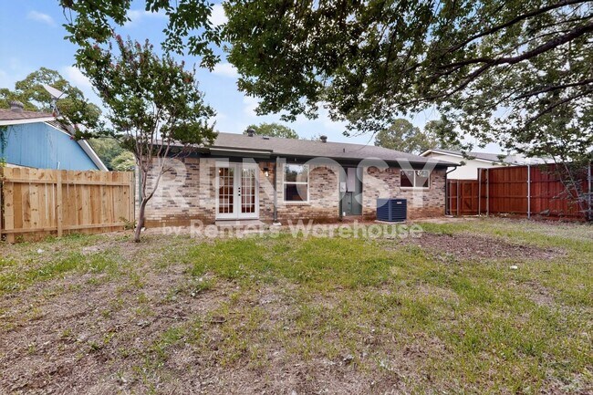 Building Photo - Completely Refreshed Arlington Home