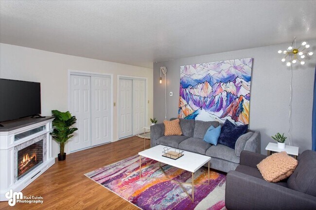 Primary Photo - 76th Ave Duplex