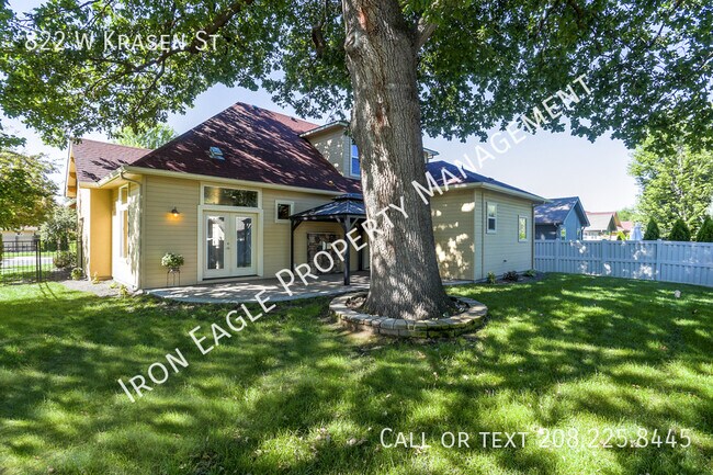 Building Photo - 822 W Krasen St