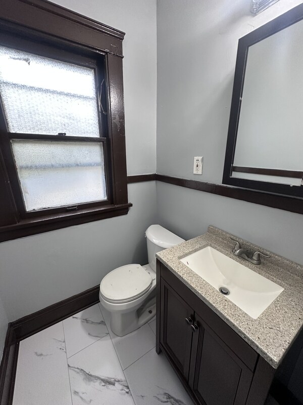 Building Photo - 1557 Cohassett Ave