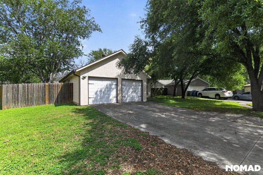 Building Photo - 14925 Moss Glen