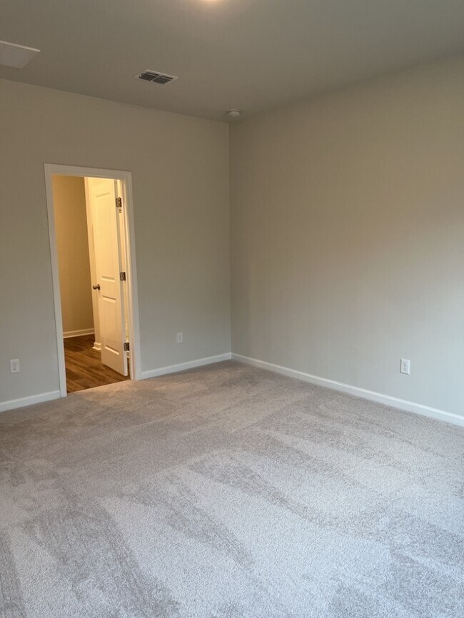 Building Photo - 293 W Bradford Pointe Drive FOR RENT!