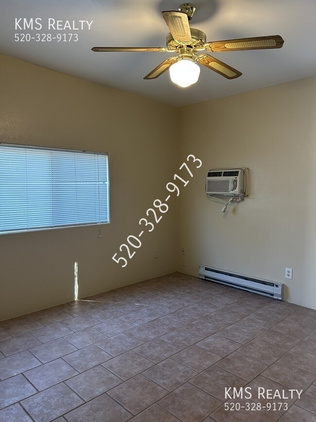 Building Photo - 3 Bedroom 2 Bath-3419 E Glenn Unit 3-OWNER...