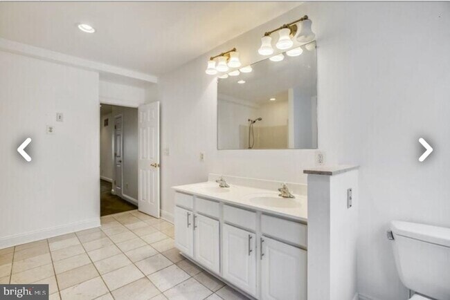 Building Photo - 111 E Cross St