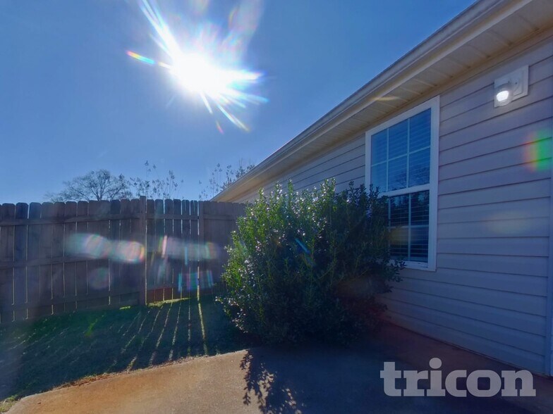 Building Photo - 98 Pin Oak Ct