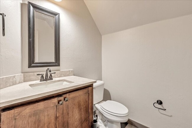 Building Photo - Gorgeous Executive Home - Open Plan - Stor...