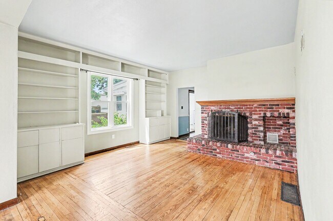 Building Photo - For Rent – 4 Bed 2 Bath Home