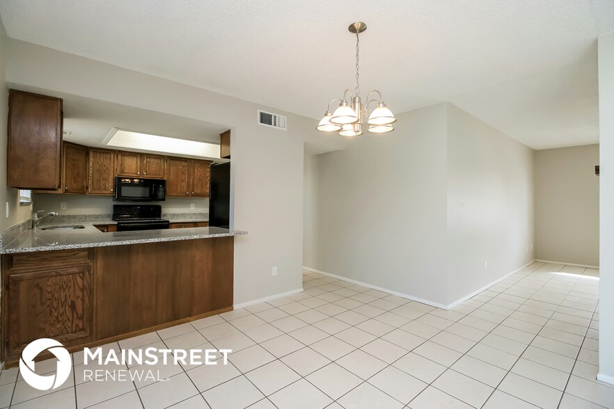 Building Photo - 650 W 22nd Ave