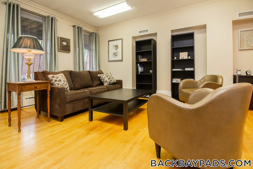 Primary Photo - 290 Beacon St