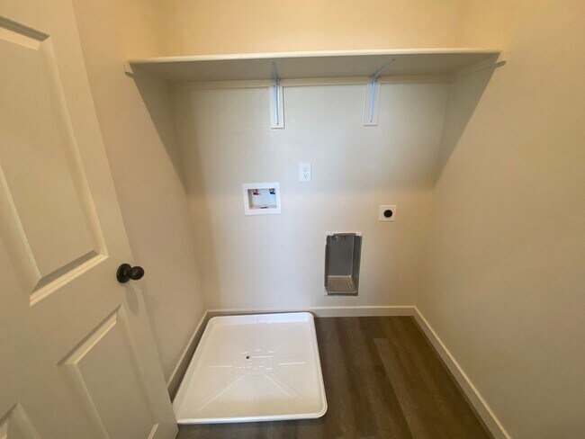 Building Photo - 3/2.5 home in Private Gated Community with Yard