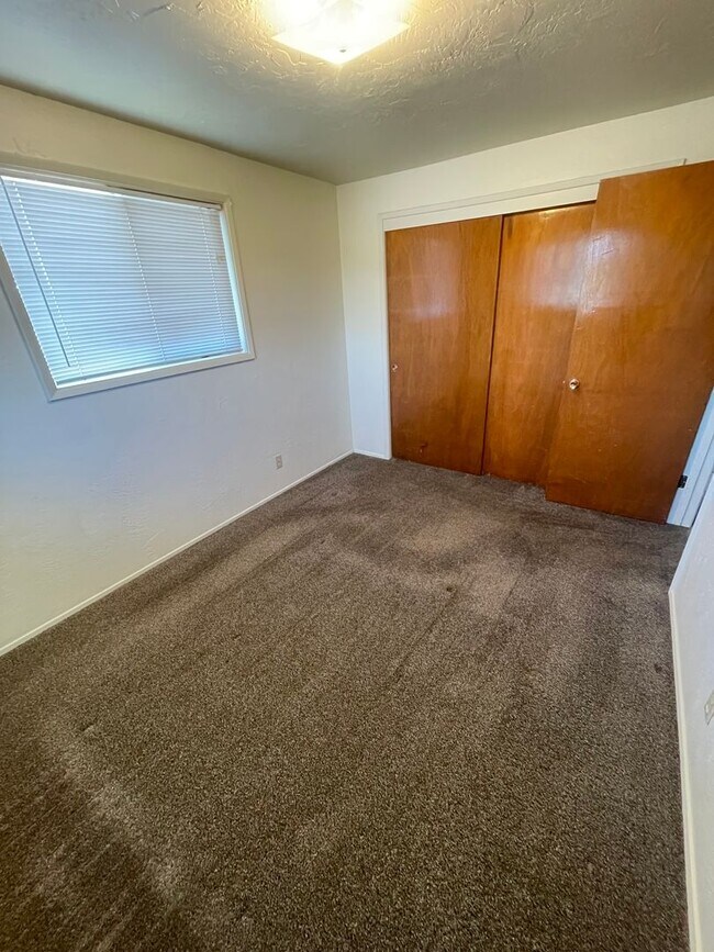 Building Photo - Fairway Apartments