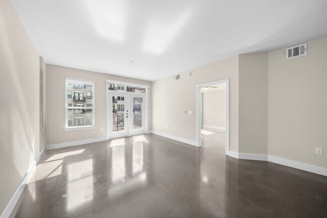 Building Photo - 1825 N San Jacinto Street Unit 641