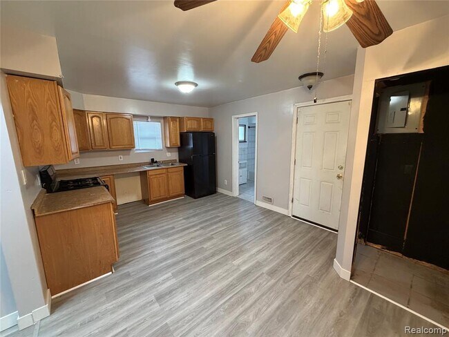 Building Photo - 6324 Montrose St