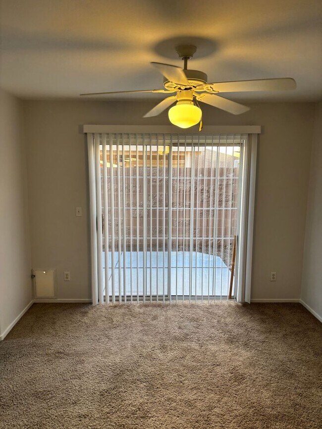 Building Photo - *GREAT TOWNHOME IN GATED "SILVERADO RANCH COMMUNITY!!"