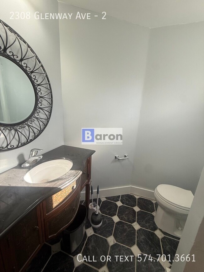 Building Photo - 2308 Glenway Ave