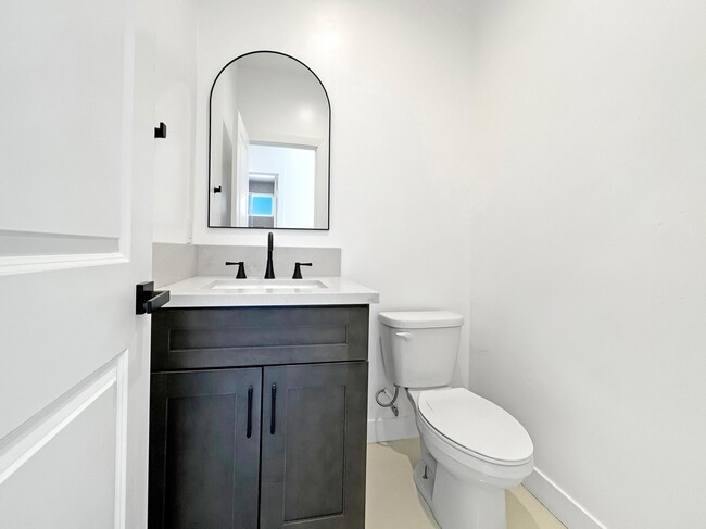 Building Photo - 33059 Rancho Vista Dr