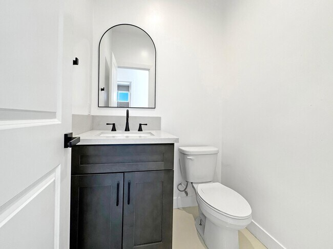 Building Photo - 33595 Rancho Vista Dr