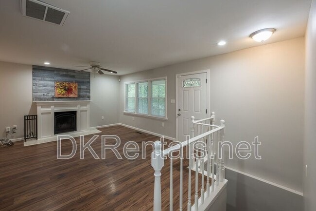 Building Photo - 257 Barfield Ave SW