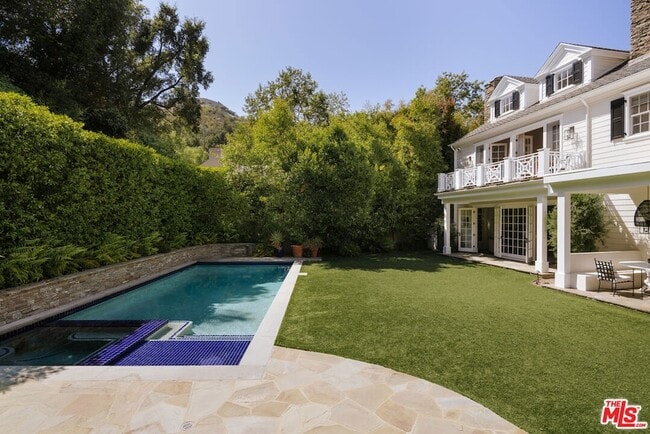 Building Photo - 2435 Mandeville Canyon Rd