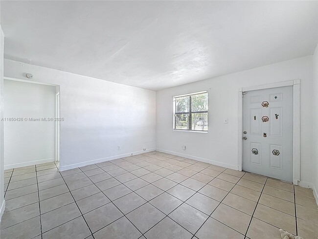 Building Photo - 2419 NW 6th Ct