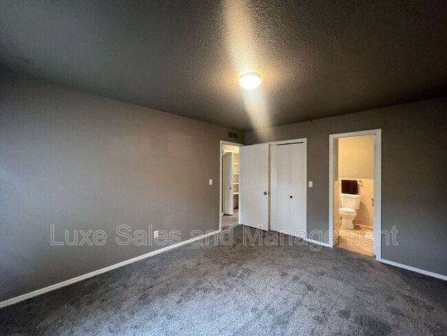 Building Photo - 503 Turtle Creek Dr