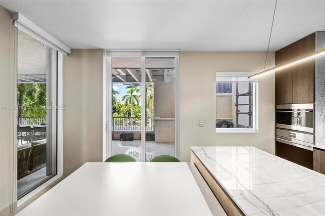 Building Photo - 785 Crandon Blvd