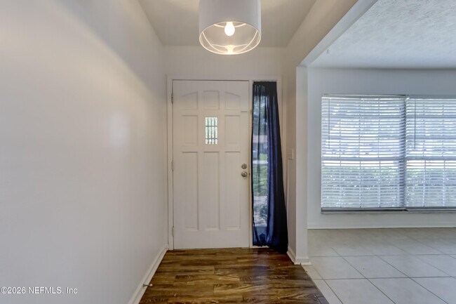 Building Photo - 166 Vanderford Rd W