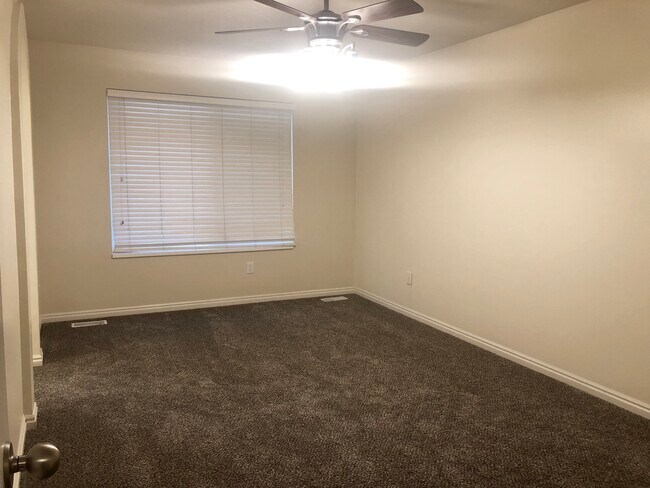 Building Photo - 944 Longleaf Dr