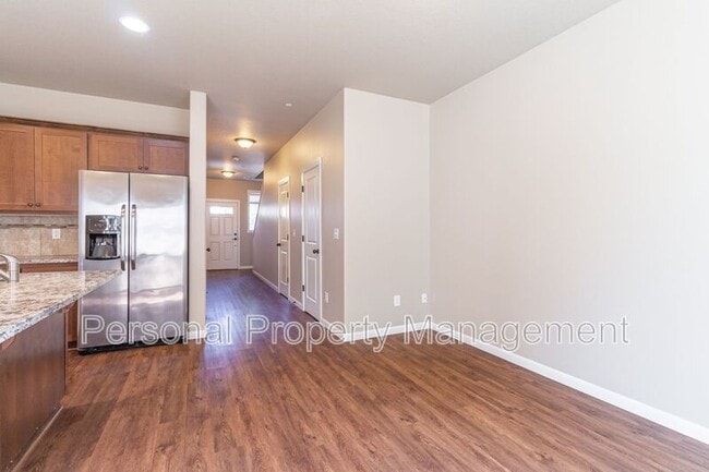 Building Photo - 7613 NE 31st Cir