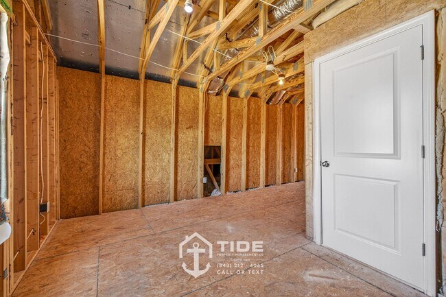 Building Photo - Your Carolina Bay Haven