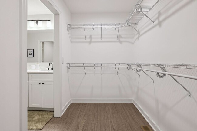 Building Photo - Model 3 Bedroom Town Home