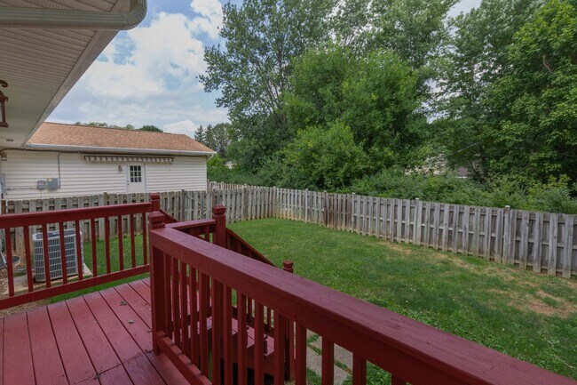 Building Photo - 4 Bed, 3, Bath Single Family Home in Ranson, WV