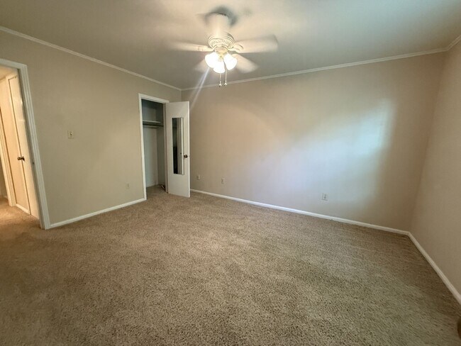 Building Photo - 2724 Whitney Pl