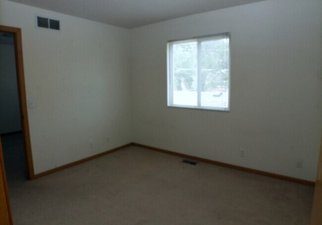 Building Photo - 2276 Holdrege St
