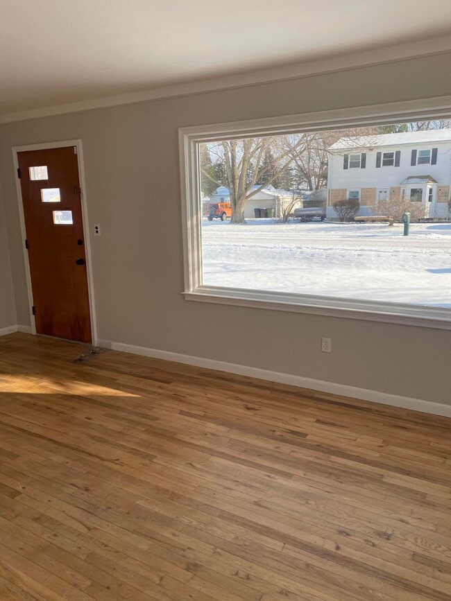 Building Photo - 46589 Huling St