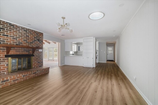 Building Photo - 204 Lake Cir Dr