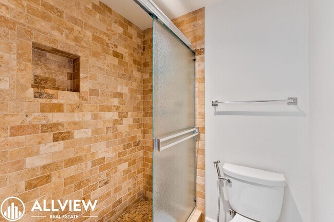Building Photo - Fully Furnished Condo (2 Bed/2 Bath + Den) Nestled in the Coveted Newport Heights Community!