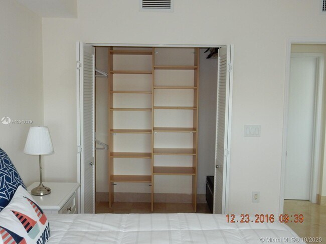 Building Photo - 19400 Turnberry Way