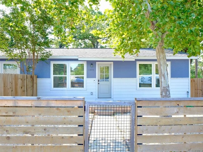 Building Photo - 1401 Marcus Pl