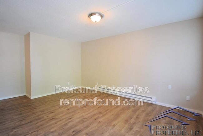 Building Photo - 706 NE 99th Ave
