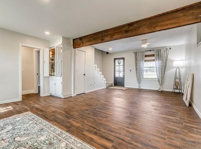 Building Photo - Beautiful 4 bedroom home. Country space, modern updates.