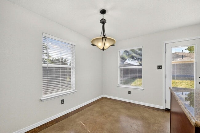 Building Photo - 1012 Triple Crown Dr