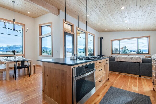 Building Photo - 3402 Alta Vista Dr