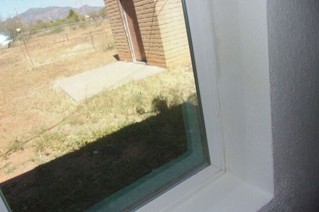 Building Photo - Great views on one acre.