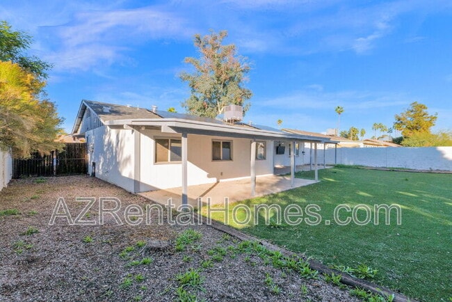 Building Photo - 621 W Plata Ave