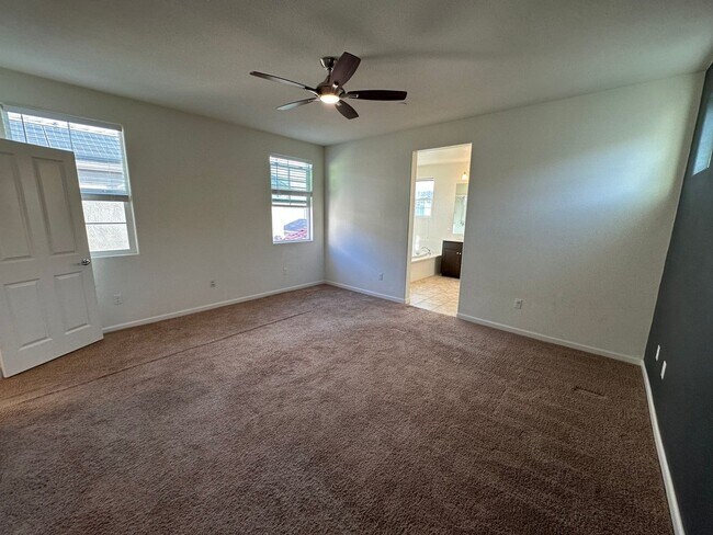 Building Photo - Beautiful 4 Bedroom, 3 Bath Mountain House Home